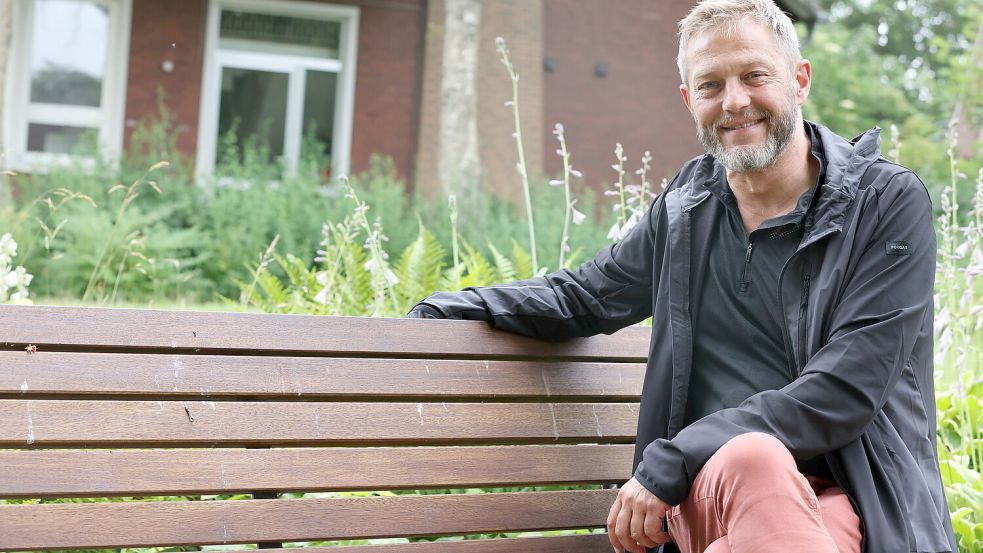 Pastor Hartmut Lübben blickt im Gespräch auf die vergangenen drei Jahre zurück. Corona verhinderte viel, auch die offizielle Amtseinführung, die erst jetzt nachgeholt wurde. Foto: Hock