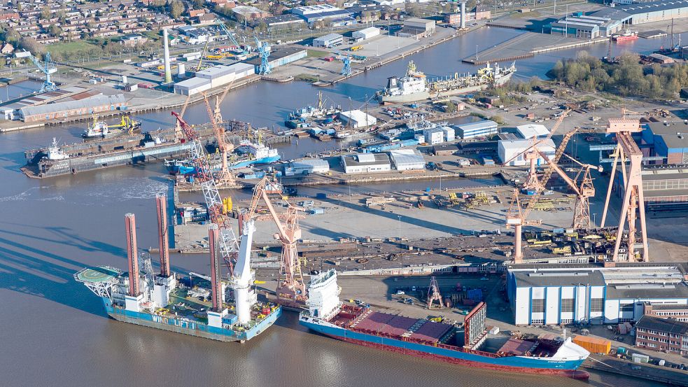 Das Gelände im Emder Hafen, auf dem früher die Nordseewerke angesiedelt waren, wird noch heute im Volksmund als Nordseewerke bezeichnet. Foto: Archiv