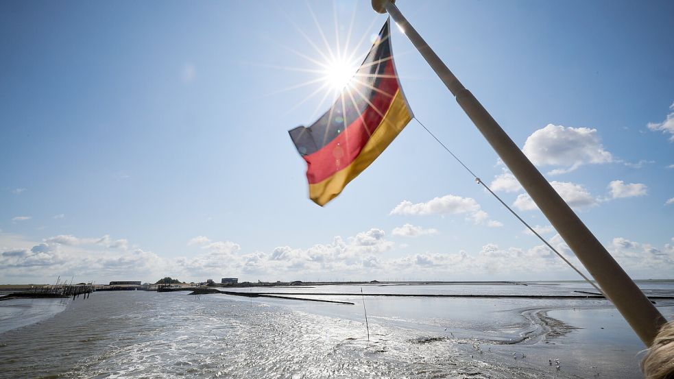 Nach dem Sommersturm „Poly“ gibt der Sommer in Norddeutschland ein starkes Comeback. Foto: dpa/Christian Charisius