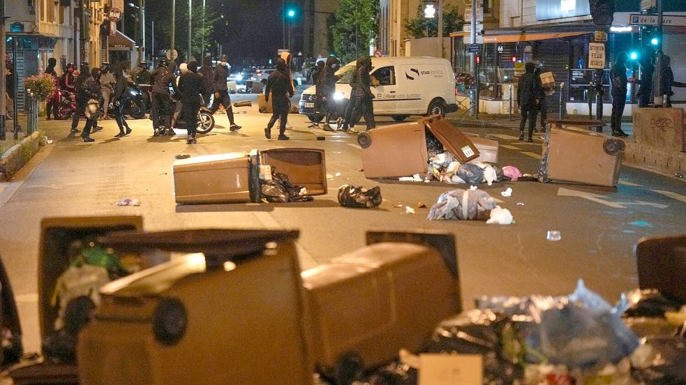 Ausgelöst wurden die Unruhen vom Tod des 17-jährigen Nahel durch einen Polizeischuss bei einer Verkehrskontrolle in der Pariser Vorstadt Nanterre. Foto: dpa/AP/Lewis Joly