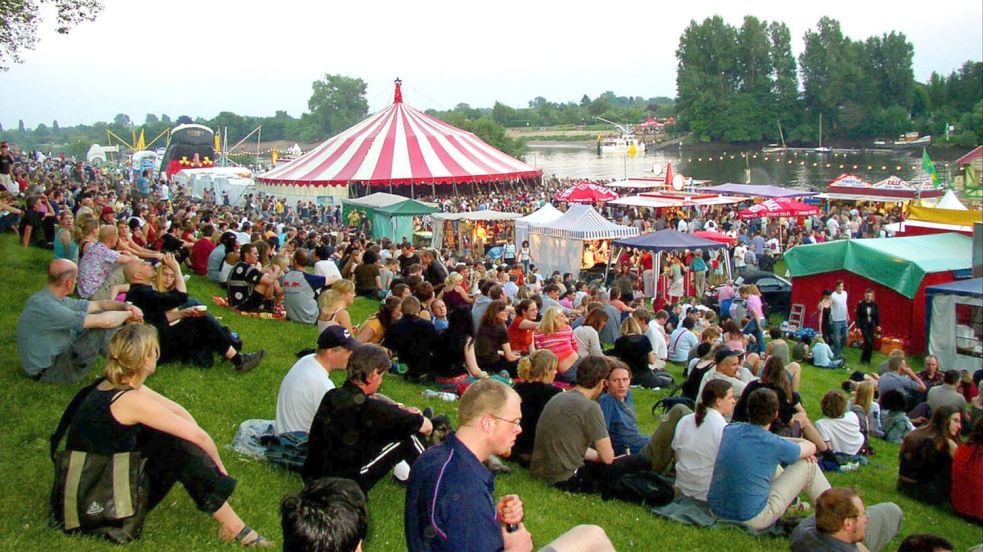 Der Osterdeich verwandelt sich in den nächsten Tagen wieder in ein Festivalgelände. Foto: concept bureau UG