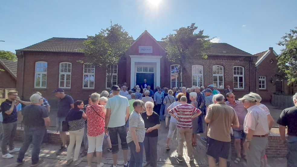 An die 150 Besucher waren zur Feierstunde nach Suurhusen gekommen. Foto: privat