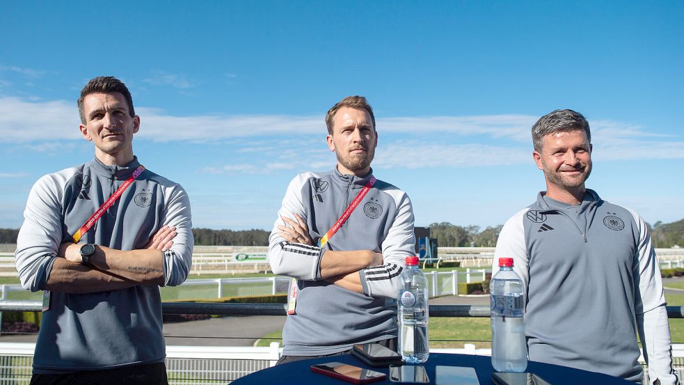 Neu im Team (von links:): Athletiktrainer Nicklas Dietrich, Fitnesstrainer Julius Balsmeier und Assistenztrainer Michael Urbansky. Foto: imago-images