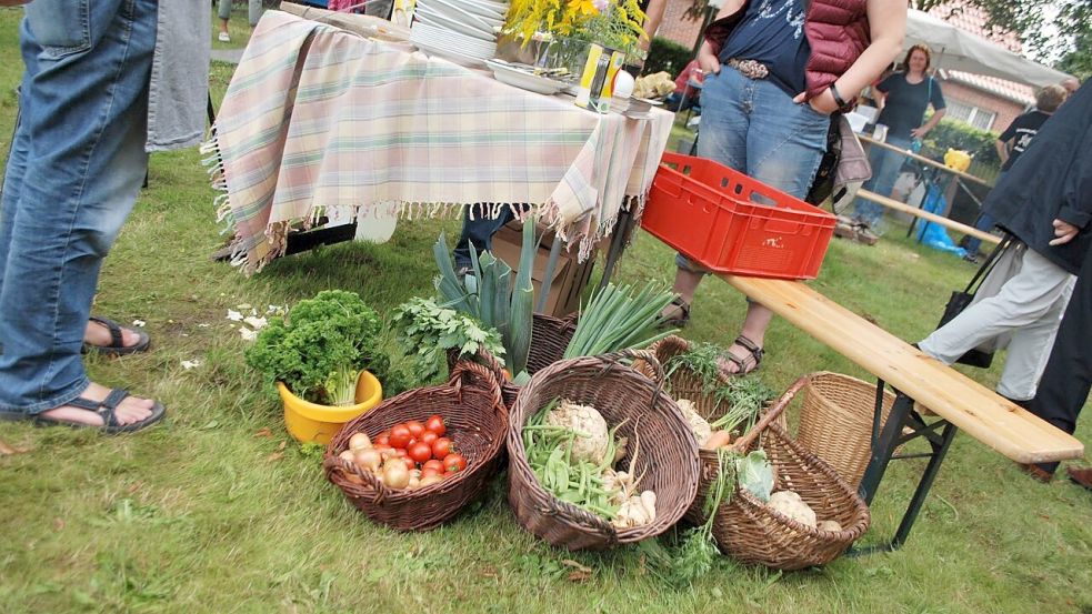 Beim Genussmarkt können Besucherinnen und Besucher regionale Lebensmittel probieren. Foto: Museumsfrünnen Campen