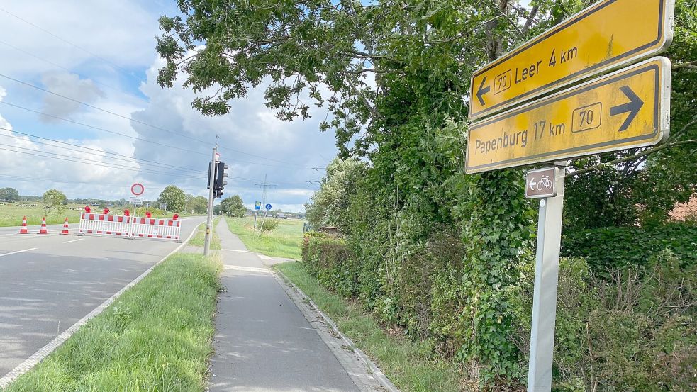 Ab der Abzweigung nach Esklum und Driever ist die B 70 gesperrt. Foto: Hagewiesche