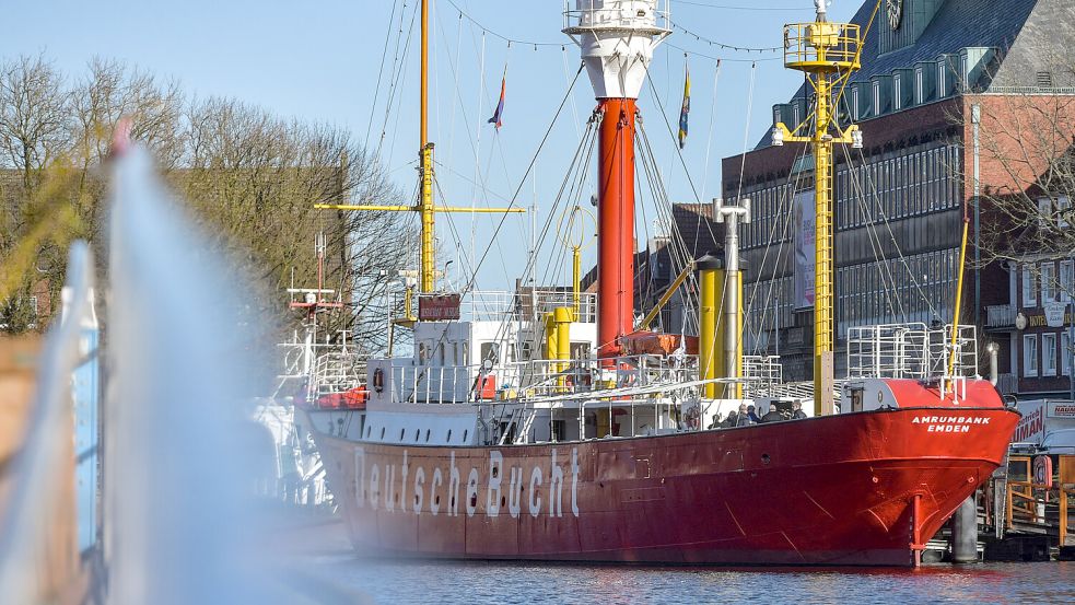 Das Museums-Feuerschiff "Amrumbank" gehört zu den Einrichtungen, die sich an der Emder Museumsnacht beteiligen. Gegen 22.15 Uhr ist dort ein Feuerwerk zu sehen sein. Foto: DPA