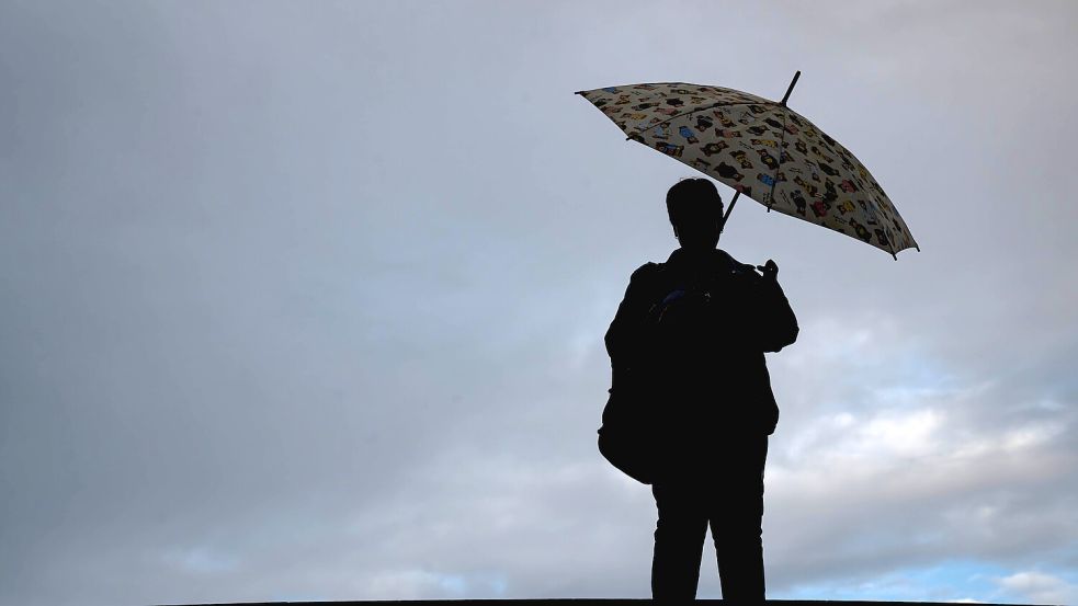 Das Wetter in Niedersachsen ist weiterhin nicht wirklich sommerlich. Foto: dpa/Sina Schuldt