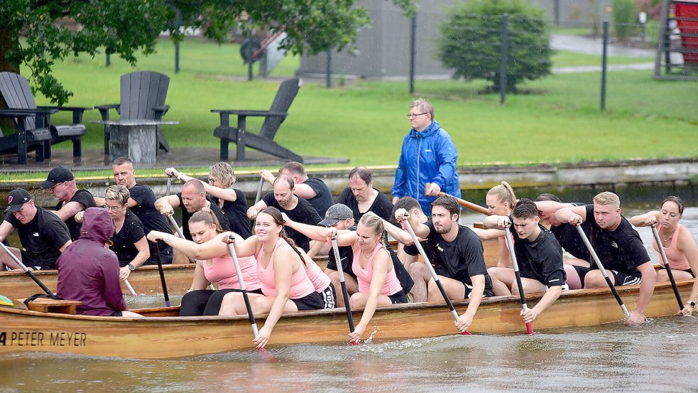 Gute Laune trotz Regens: Die Teilnehmer legen sich bei den Wettkämpfen voll ins Zeug. Foto: Stromann