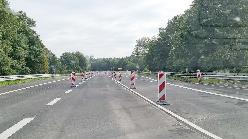 Am Montagmorgen standen die Baken noch auf der Ortsumgehung von Logabirum. Foto: privat