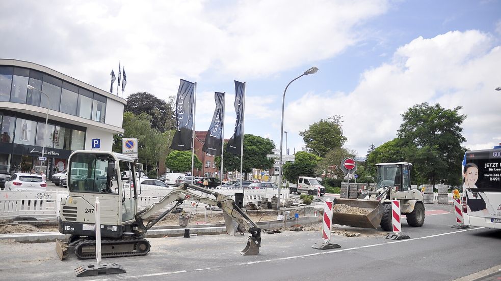 Am Bahnhofsring wird an den Gehwegen gearbeitet. Foto: Wolters