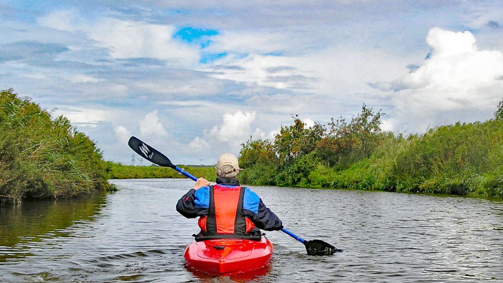 Radeln und Paddeln - nur zwei der Sportarten, die Ostfriesen vor der Tür ausüben können. Foto: Touristik GmbH „Südliches Ostfriesland“ (TGSO)/Kreis Leer