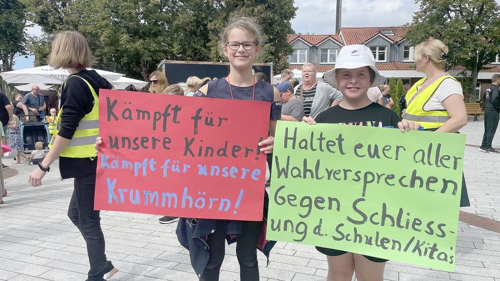 Die Kinder hatten jede Menge Plakate vorbereitet. Foto: Weiden