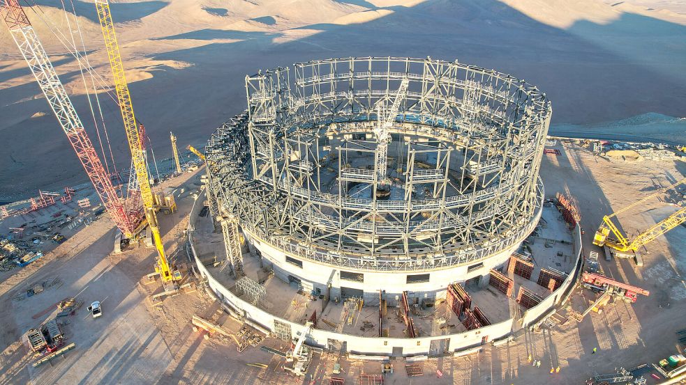 Das Bild, aufgenommen Ende Juni 2023, zeigt eine Drohnenaufnahme der Baustelle des Extremely Large Telescope. Foto: ESO