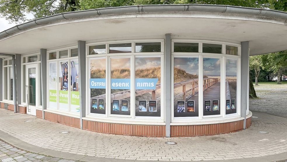 Von außen deuten schon großflächige Plakate auf die kommende Ausstellung hin. Foto: Rebecca Kresse