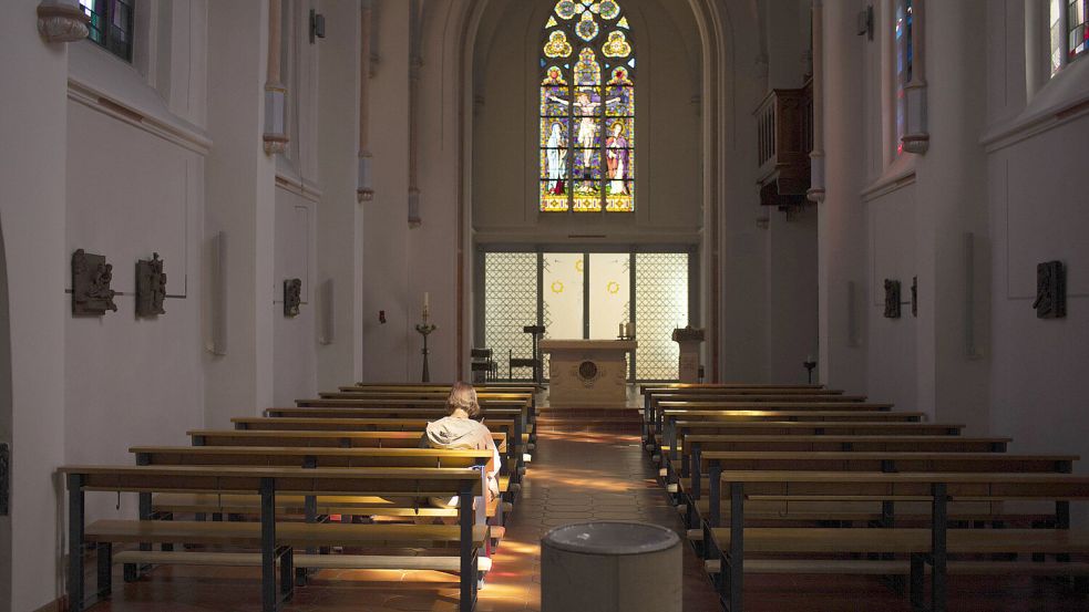 Erst im Jahre 2002 wurden die Verbrechen des sexuellen Missbrauchs aus den Reihen der katholischen Kirche im deutschsprachigen Raum angesprochen. Foto: IMAGO IMAGES / photothek