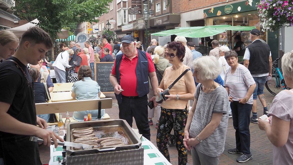 Zu den Angeboten gehörten auch gegrillte Würstchen. Foto: Weiden