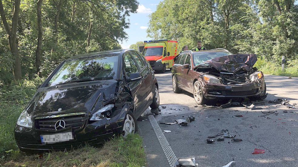 Sieben Verletzte Bei Unfall: Kölnerin Bremste Auf B210 Abrupt Ab - Drei ...