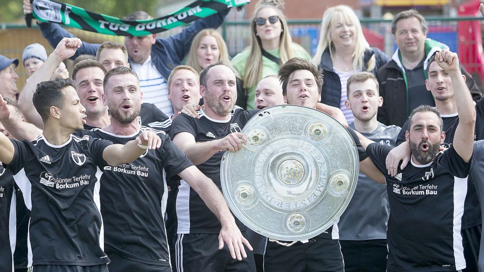 Die Borkumer Fußballer feierten vergangene Saison die Meisterschaft in der B-Klasse (Staffel III). Foto: Doden/Emden