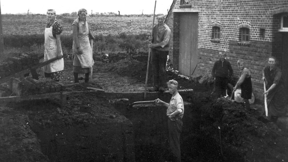 Torfstechen war Gemeinschaftsarbeit. Foto: Archiv/Schreiber