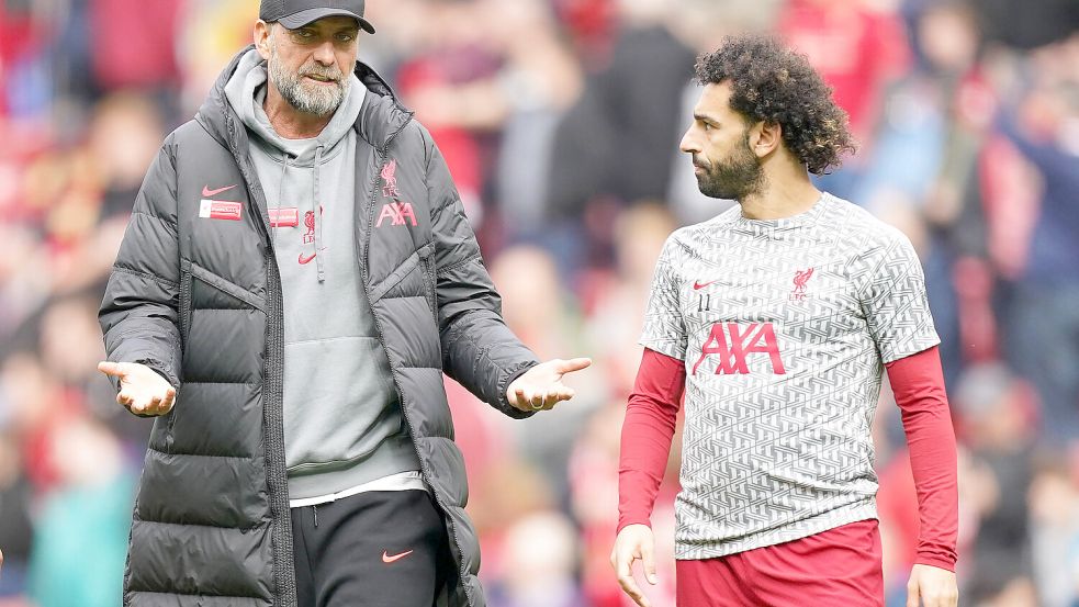 Liverpool v Brentford - Premier League - Anfield Liverpool manager Jurgen Klopp (left) and Mohamed Salah before the Prem Foto: www.imago-images.de