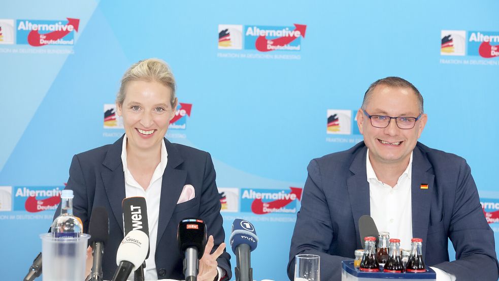 Streben an die Macht: die AfD-Vorsitzenden Alice Weidel und Tino Chrupalla. Foto: picture alliance/dpa/Bodo Schackow