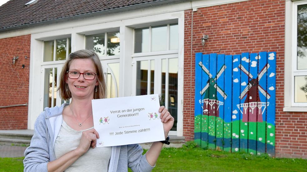 Stefanie Doolmann ist Elternratsvorsitzende an der Grundschule Greetsiel und eine der Initiatorinnen des Bürgerbegehrens. Foto: Wagenaar