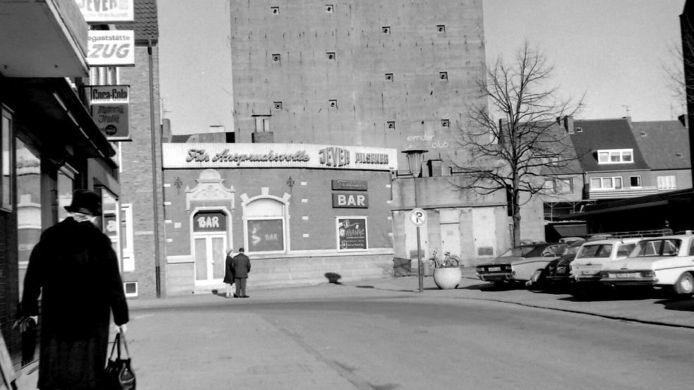 Blick vom Alten Markt auf das legendäre Nachtlokal, das als „House of Lords“ seine Blütezeit hatte. Das Bild entstand 1970. Foto: OZ-Archiv/Dietrich Janßen