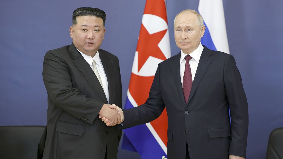 Nordkoreas Machthaber Kim Jong Un (l.) hat Russlands Präsident Wladimir Putin getroffen Foto: dpa/Vladimir Smirnov