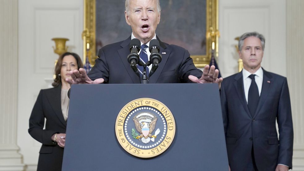 US-Präsident Joe Biden bezeichnete die Attacke der Hamas als das „pure, schiere Böse“. Vizepräsidentin Kamala Harris (l.) und Außenminister Anthony Blinken (r.) nahmen ebenfalls an der Pressekonferenz teil. Foto: dpa/AP/Evan Vucci