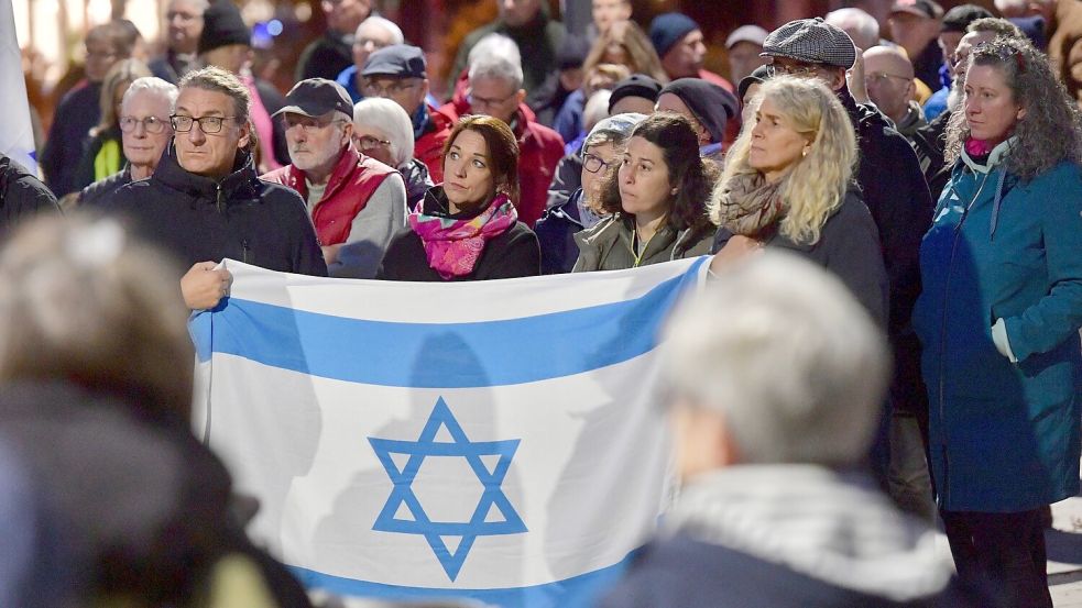 Die Teilnehmer der Demo brachten ihre Solidarität mit Israel zum Ausdruck. Foto: Ortgies