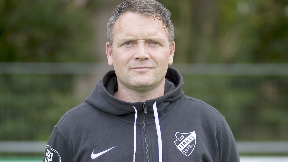 Firrel-Trainer Bernd Grotlüschen hofft auf „ein anderes Gesicht“ seiner Mannschaft am Sonntag gegen Melle. Foto: Doden, Emden