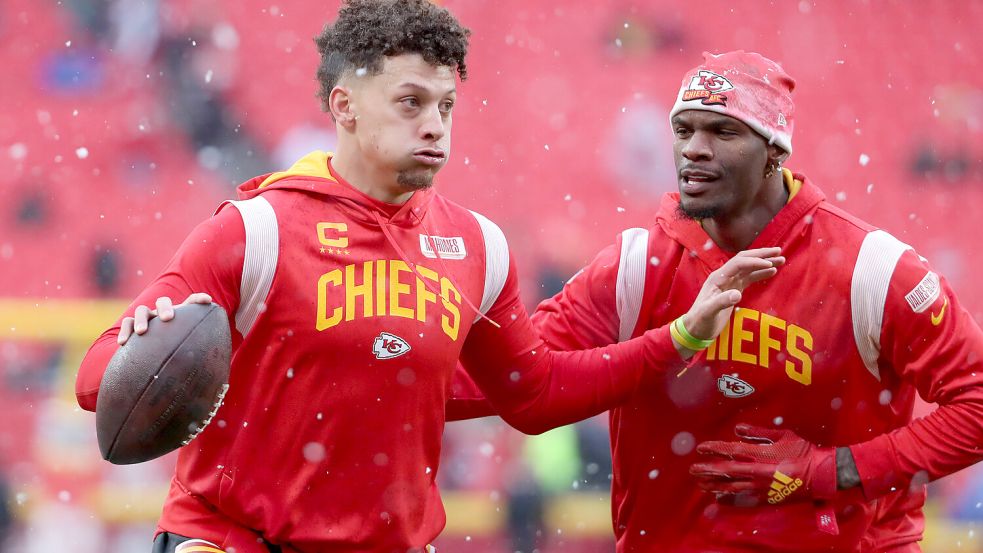 Kansas-City-Spieler Marquez Valdes-Scantling (rechts, neben Quarterback Patrick Mahomes)gastiert am Sonntag in Frankfurt. Foto: imago-images/Icon Sportswire