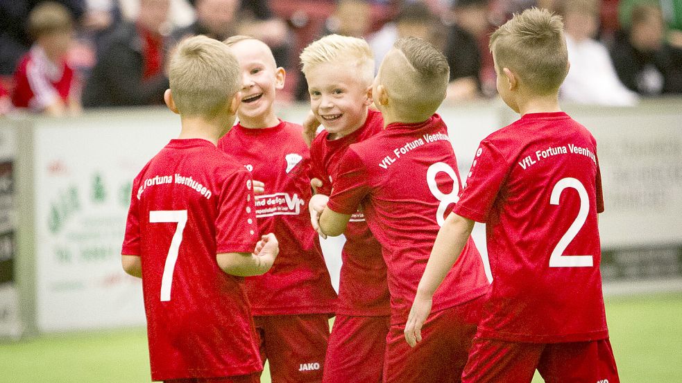 Auch die kleinsten Kicker wie hier die letztjährigen G-Junioren von Fortuna Veenhusen haben beim Aurich-Cup immer großen Spaß. Archivfoto: Doden/Emden