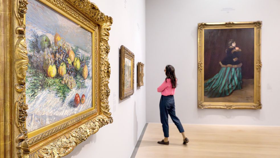 Das Gemälde „Birnen und Trauben“ (links) von Claude Monet ist in der Ausstellung „Geburtstagsgäste. Monet bis van Gogh“ in der Kunsthalle Bremen zu sehen. Foto: picture-alliance/dpa