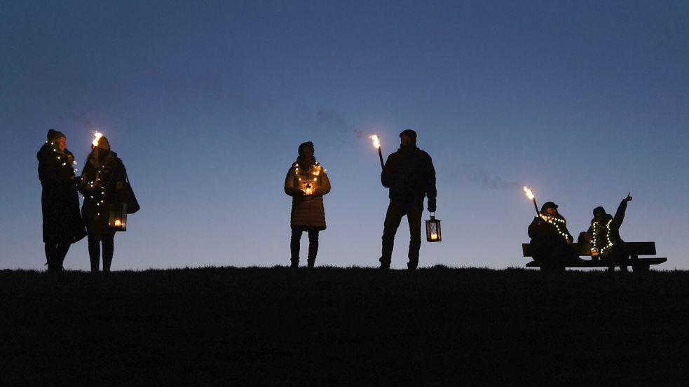 Mit dem Deichleuchten möchte die Gemeinde Wangerland eine neue Silvestertradition an der Küste etablieren. Foto: WTG