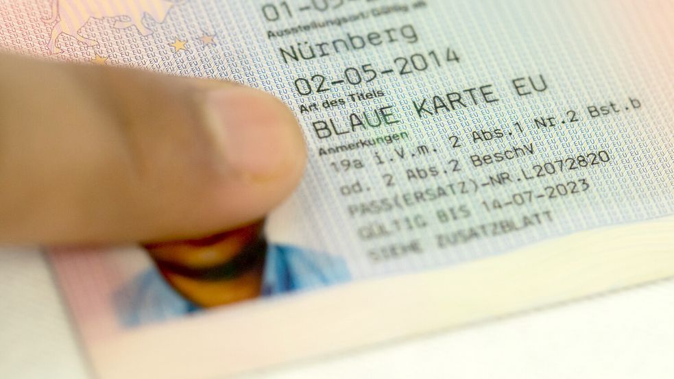 Fachkräfte aus dem EU-Ausland sollen künftig einen leichteren Zugang zum europäischen Arbeitsmarkt bekommen. Foto: Daniel Karmann/dpa