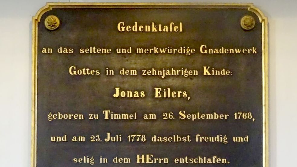 Die Gedenktafel im Inneren der Timmeler Kirche erinnert noch heute an Jonas Eilers. Foto: privat