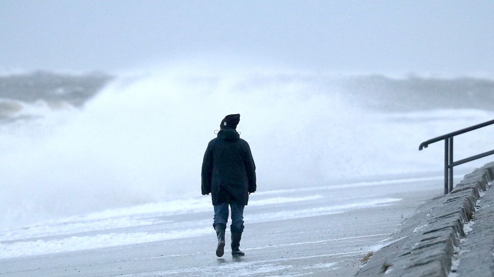 An der Küste wird mit einer Sturmflut gerechnet. Symbolfoto: Volker Bartels/dpa