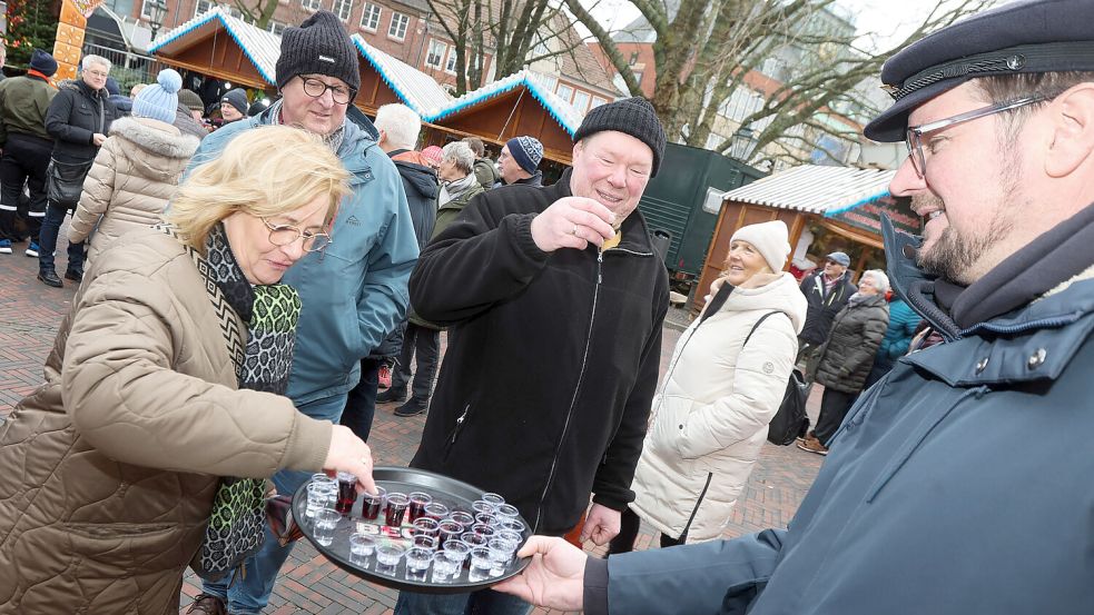 Das Tablett mit dem Schnaps leert sich beim Elführtje schnell.