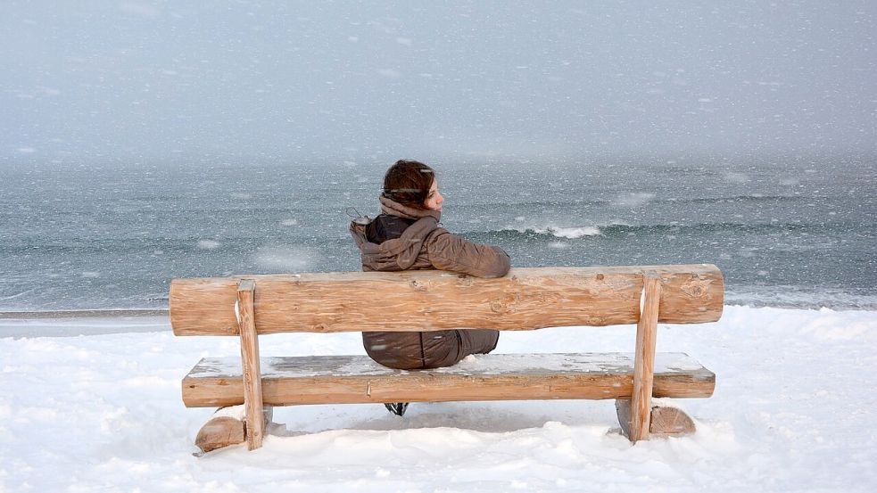 Ganz so viel Schnee wie auf diesem Bild wird es in Ostfriesland und vor allem direkt an der Küste wohl eher nicht geben. Auf winterliche Temperaturen müssen sich Ostfriesen dennoch einstellen. Foto: Pixabay