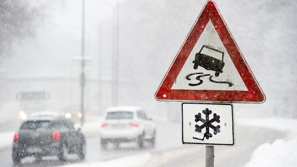 Schnee, Minusgrade und Glätte: Besonders Autofahrer müssen in den kommenden Tagen aufpassen. Foto: dpa / Tobias Hase