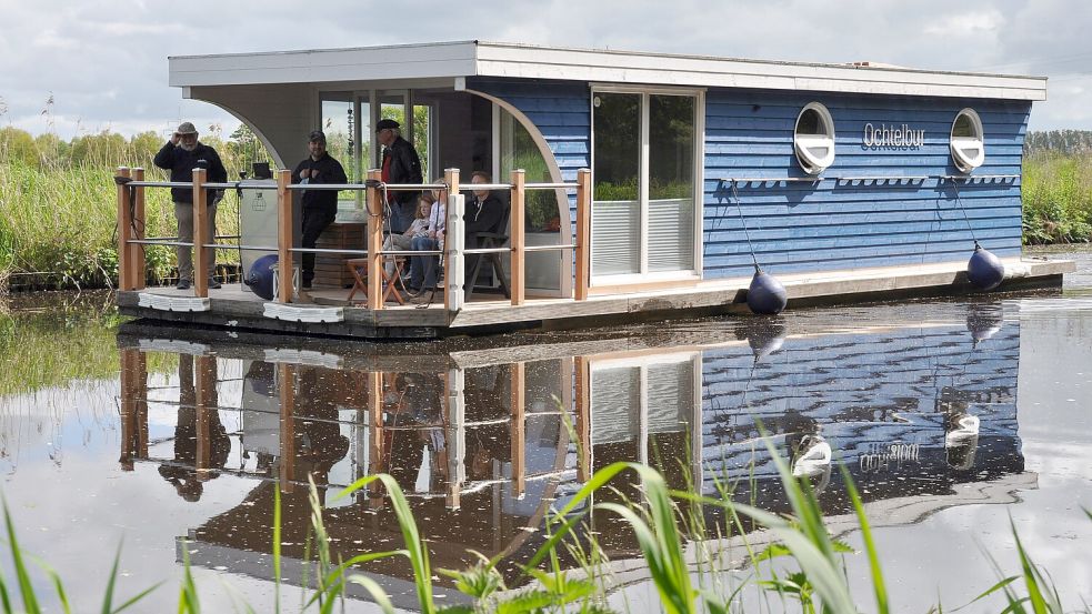 In Ostfriesland auf einem Hausboot leben, bleibt weiterhin die Ausnahme. Ein Emder versucht es seit drei Jahren und ist immer noch nicht am Ziel. Symbolfoto: Archiv