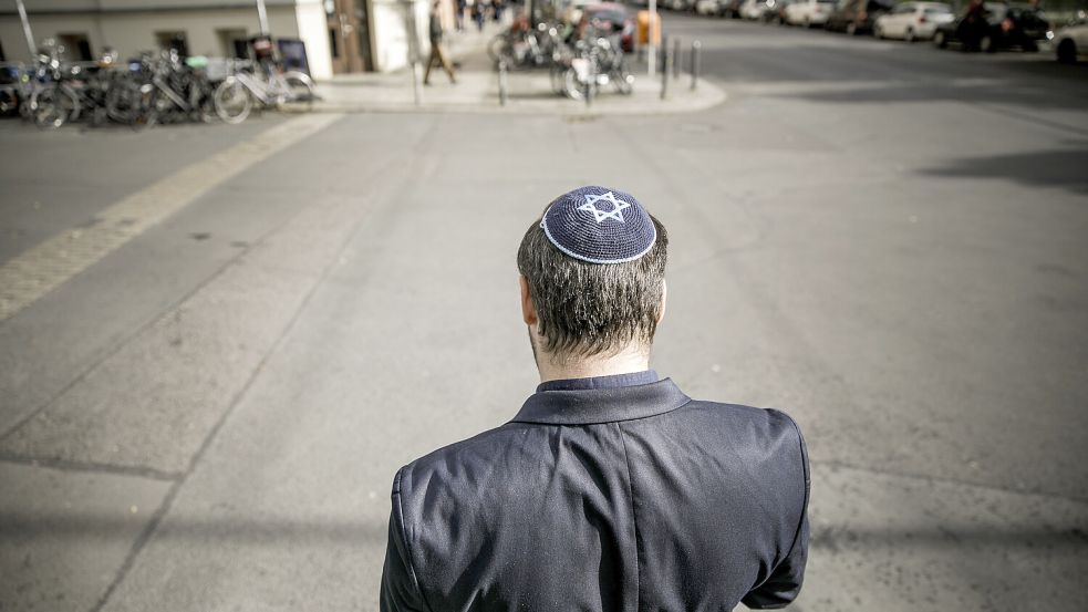 Juden in Deutschland seien seit dem Holocaust nicht mehr so gefährdet wie heute, warnt der Antisemitismusbeauftragte der Bundesregierung. Foto: dpa