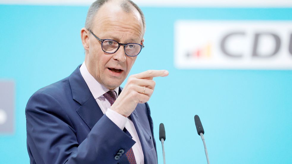 CDU-Mitgliedern, die falsch abgebogen sind, will Friedrich Merz den Weg aus der Partei weisen. Foto: imago images/Metodi Popow