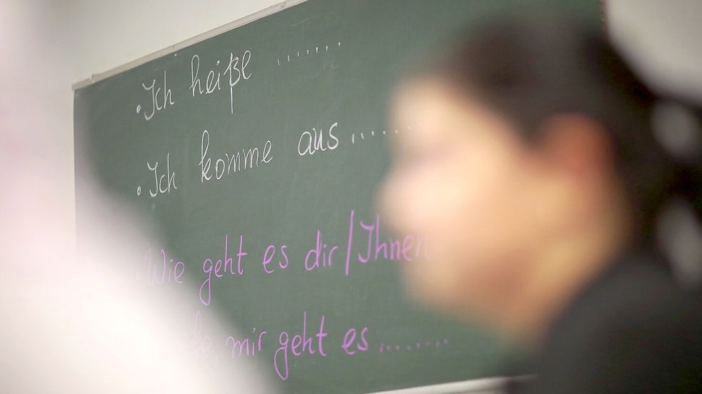 Für die Integrations- und Sprachkurse gibt es aktuell Wartelisten bei der Volkshochschule. Foto: Fredrik von Erichsen/dpa