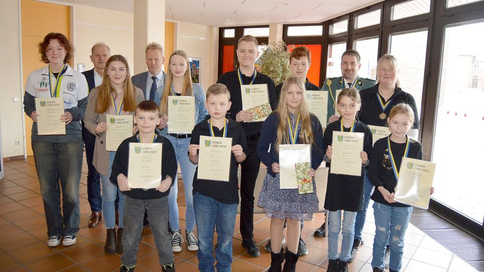 Im Rahmen des Neujahrsempfanges wurden die Sportlerinnen und Sportler der Gemeinde Rhauderfehn geehrt. Foto: Weers