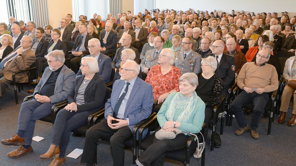 Der Saal im Rathaus war gerade groß genug für die mehr als 200 Gäste, die der Einladung zum Neujahrsempfang gefolgt waren. Foto: Lüppen