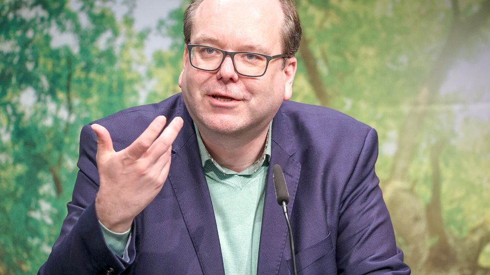 Christian Meyer (Grüne) ist seit 2022 niedersächsischer Umweltminister. Er ist stolz auf die Erfolge beim Ausbau der erneuerbaren Energien. Foto: dpa/Focke Strangmann