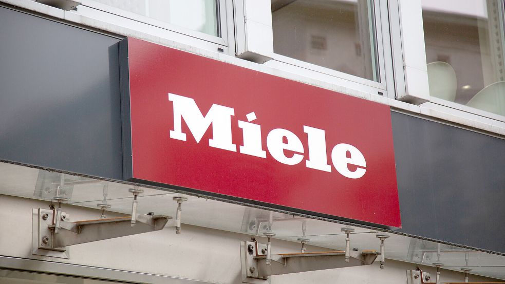 Der Hausgeräte-Hersteller Miele reagiert auf sinkende Nachfrage und streicht viele Stellen ein. Foto: IMAGO/STPP