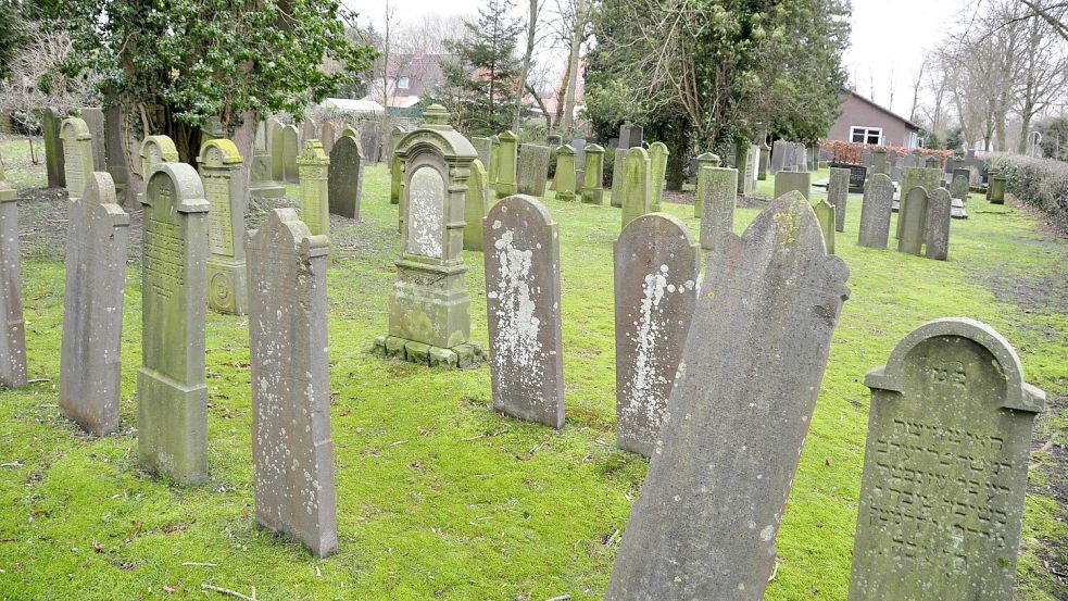 Viele Gräber auf dem jüdischen Friedhof in Leer sind schon mehr als 100 Jahre alt. Foto: Wolters